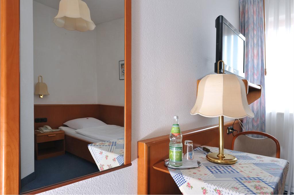 Hotel Gruener Baum Pommersfelden Luaran gambar