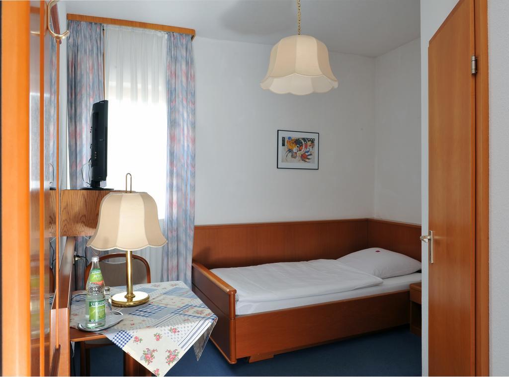 Hotel Gruener Baum Pommersfelden Luaran gambar