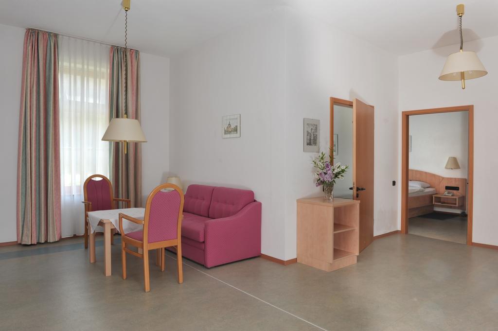 Hotel Gruener Baum Pommersfelden Luaran gambar